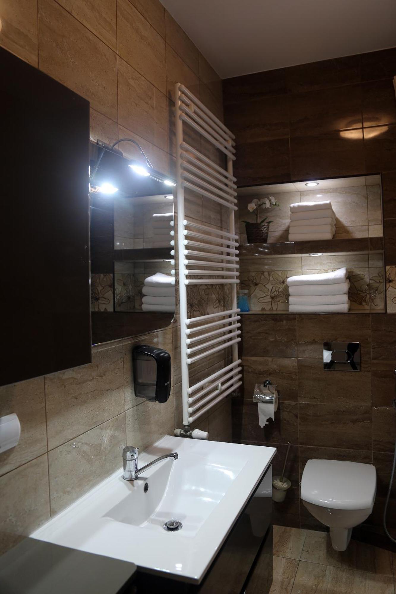 Apartamenty Uniejow "Prywatne Kapiele Termalne" Ngoại thất bức ảnh